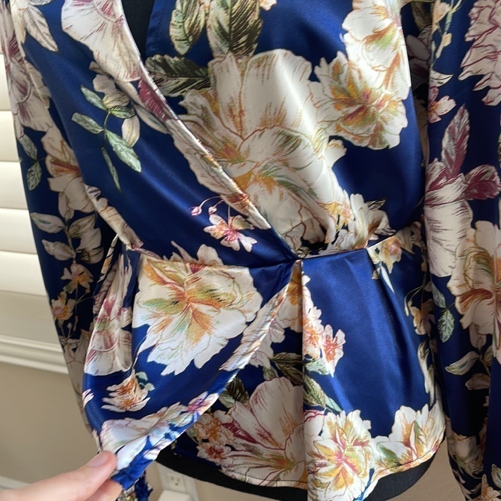 Blouse💙 - Picture 4 of 7